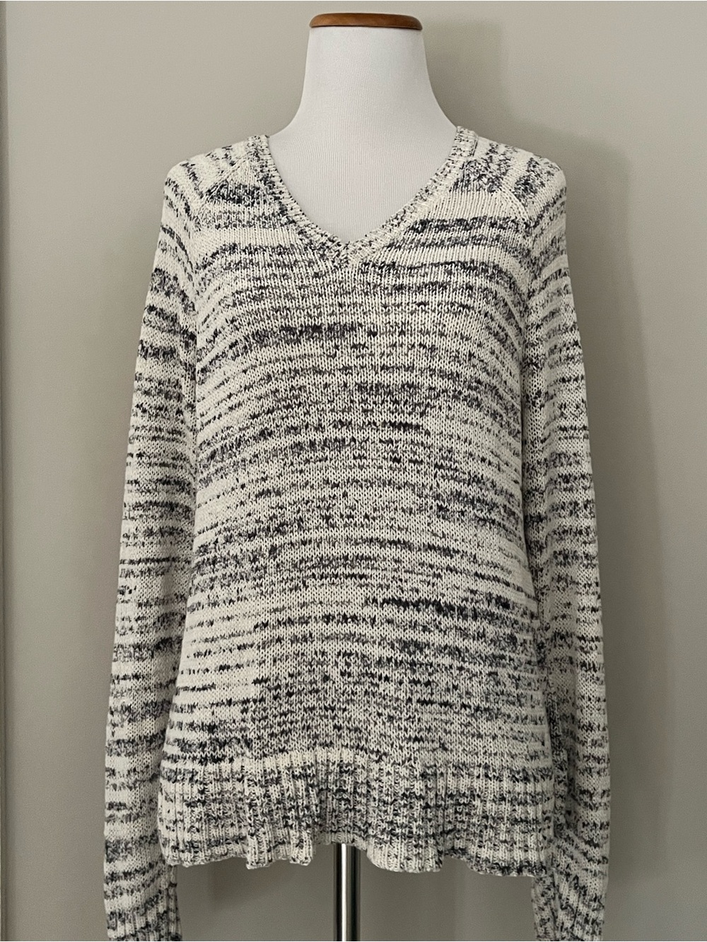 Eileen Fisher Black and Cream Marled V-Neck Sweater Size Medium